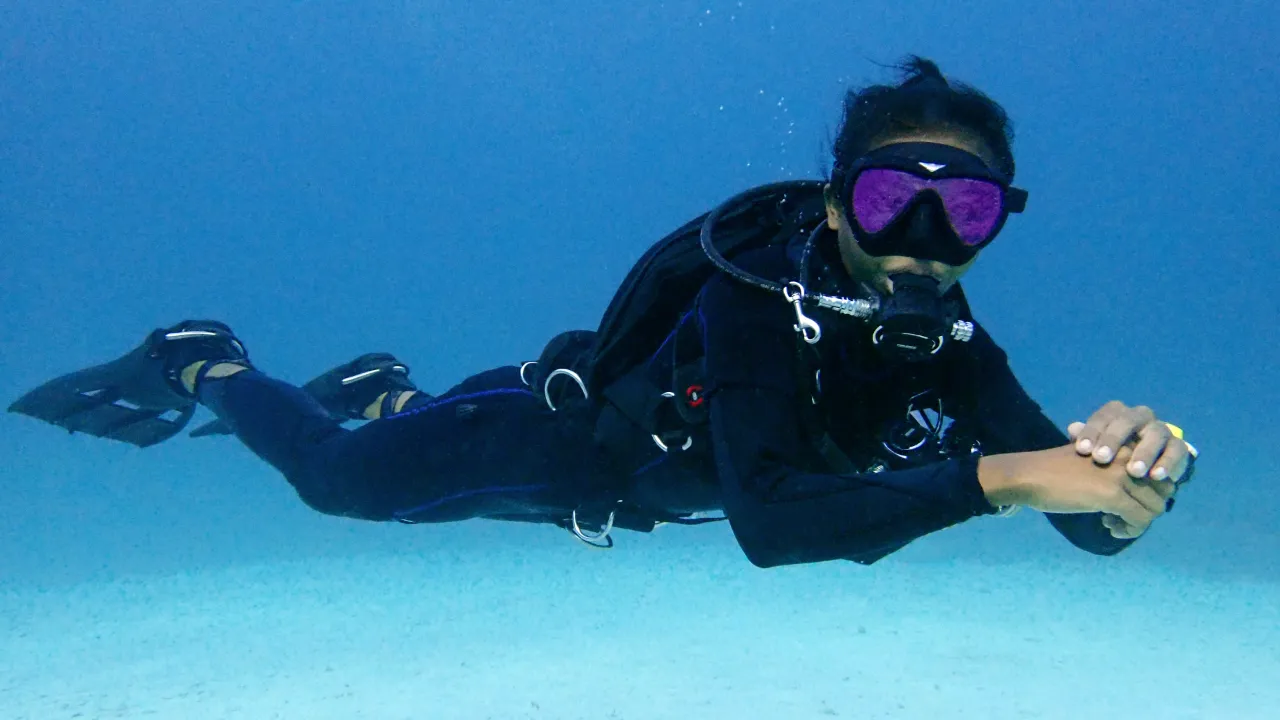 Student diving on single tank sidemount setup