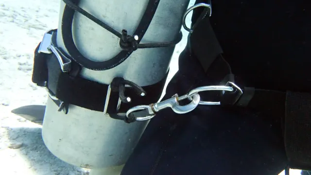 Sidemount Tank Rigging Setup On Harness Waistband D-Ring