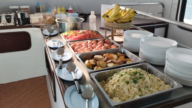 Hot buffet lunches on Phuket dive boats